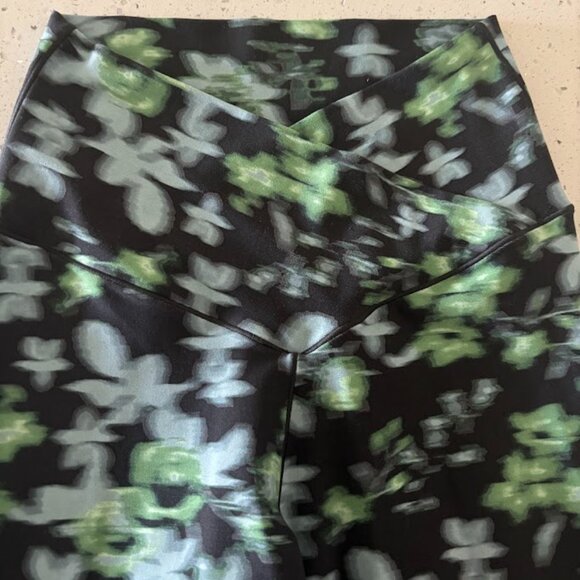OFFLINE By Aerie Real Me High Waisted Crossover Legging - Picture 1 of 4